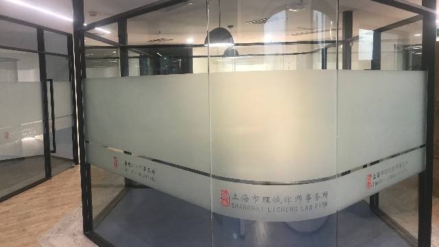 办公室隔断贴磨砂膜原来有这么多好处