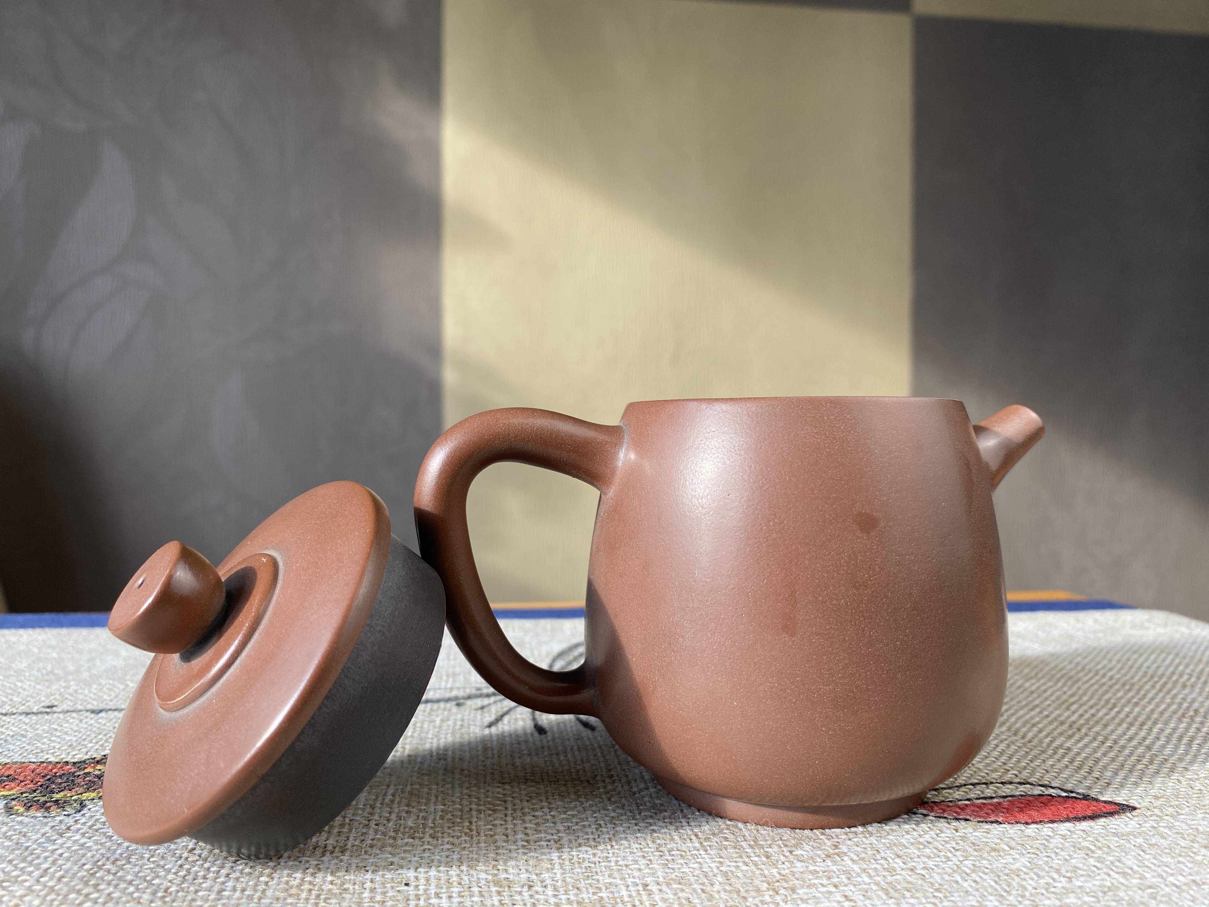 坭兴陶受火部位产生窑变色