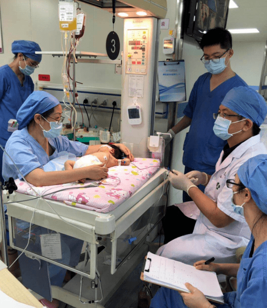 刘杰波主任及方小燕护士长换血疗法