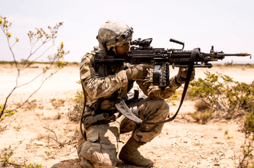 美国陆军与fn america签订了价值7800万美元的m249轻机枪合同_手机