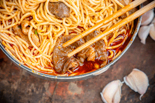 原创满是回忆凭着一碗正宗牛油面这家面馆竟将分店开遍了襄阳