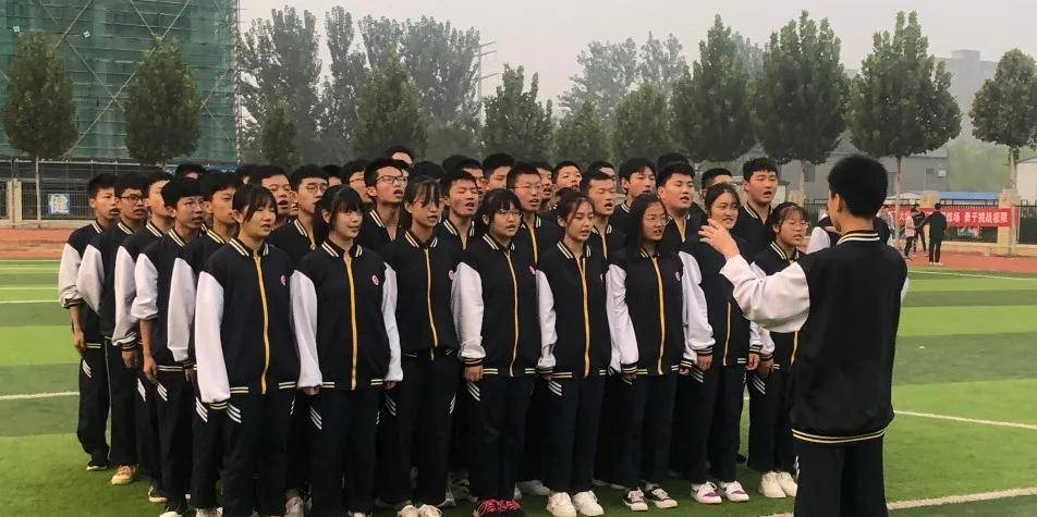 聊城市华育学校开展"我的班歌我精彩"比赛活动