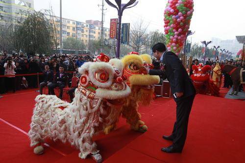 中国的舞狮文化：南狮和北狮有什么区别？每一只狮子里面都有灵魂_徐水