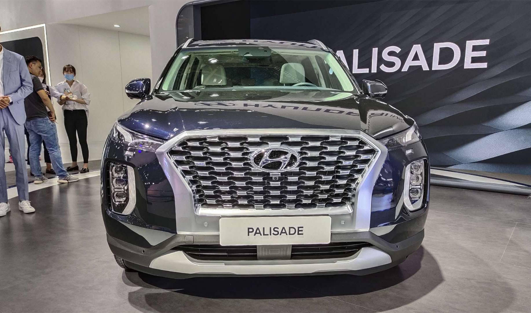 比预想的还便宜,纯进口不到30万,北京车展这款车旁围满了人!