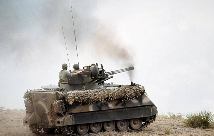 20世纪70年代,美国陆军装备的依旧是老式的m163"火神"自行高炮,该炮