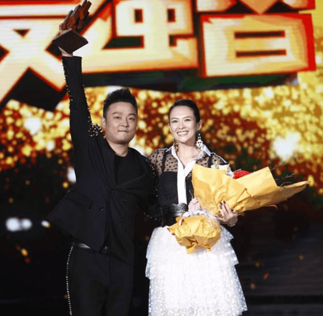 节目中章子怡战队的学员曾一鸣最后获得了冠军.