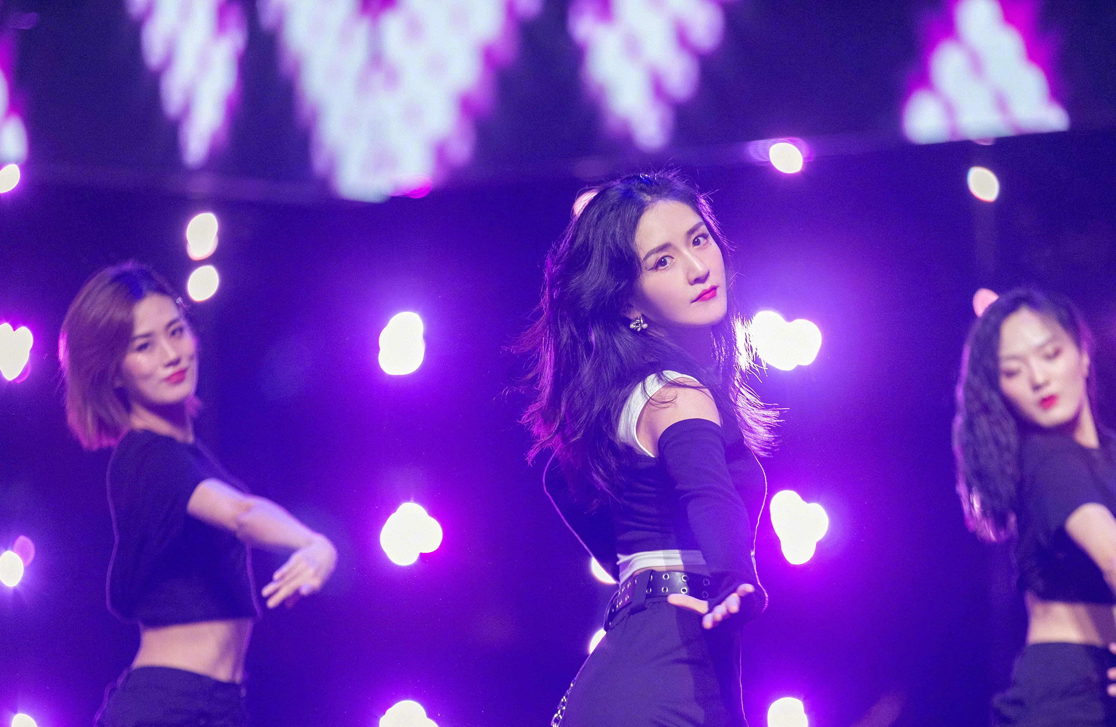 谢娜跳女团舞超a 表情管理满分魅力四射