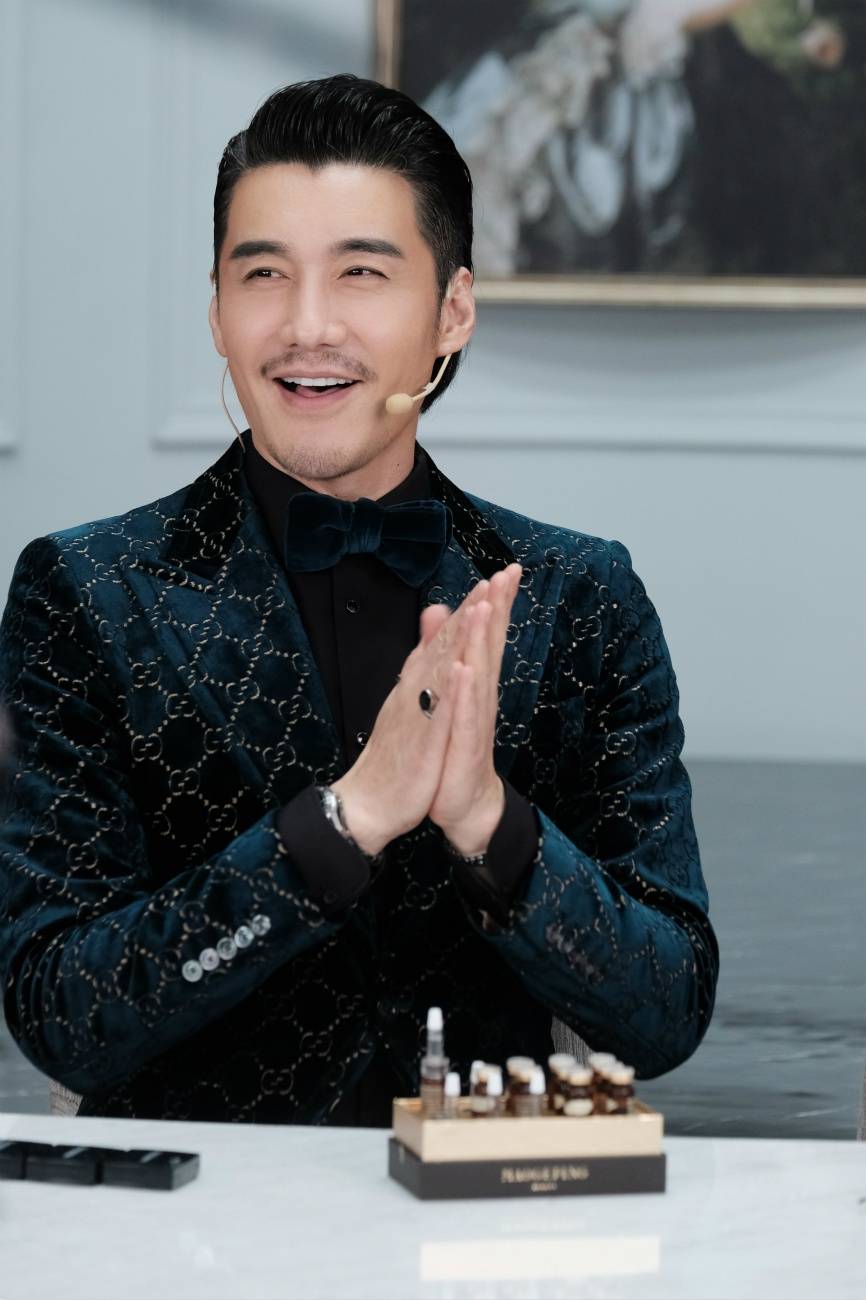 胡兵元气"开舱"高能种草 毛戈平助阵贡献直播首秀