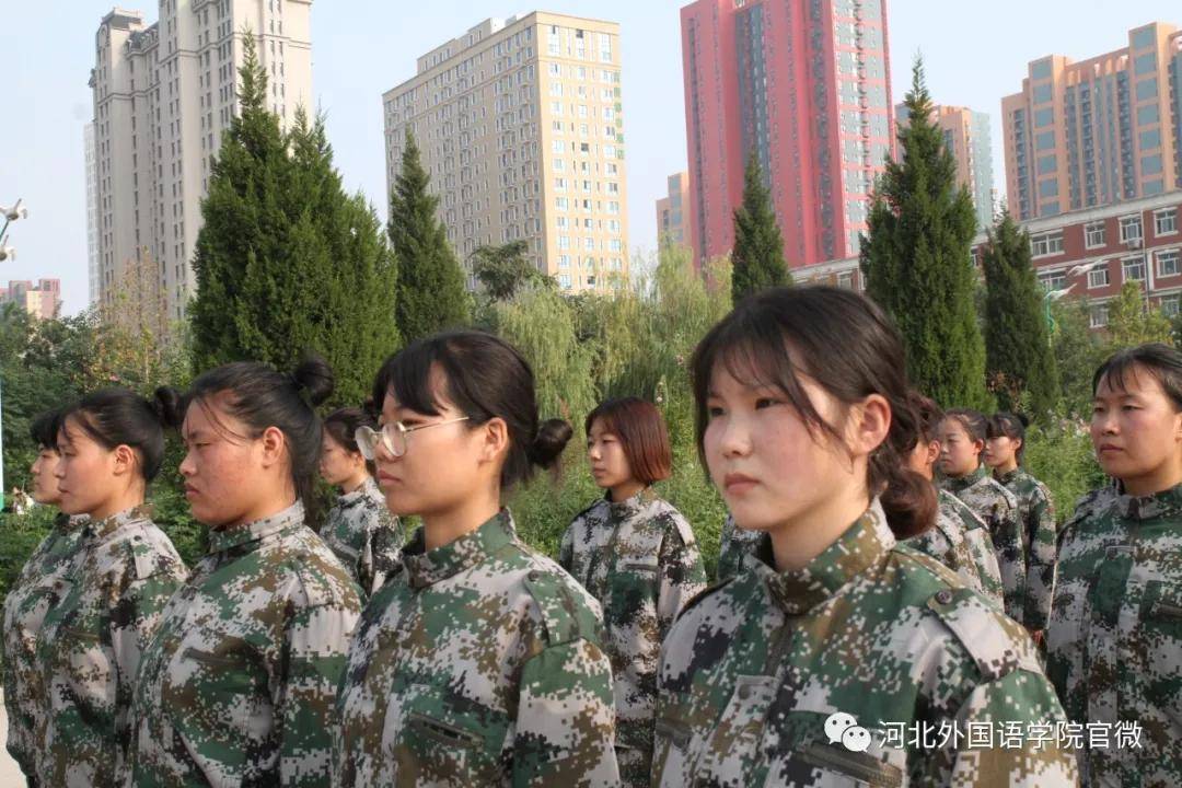 河北外国语学院的新生军训,我们是认真的!