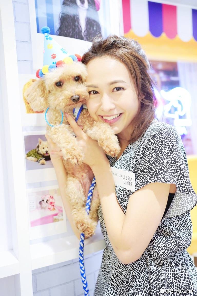 人气女神汤怡首与10岁爱犬拍宣传照 预告中秋夜到山顶"放电"_手机搜狐