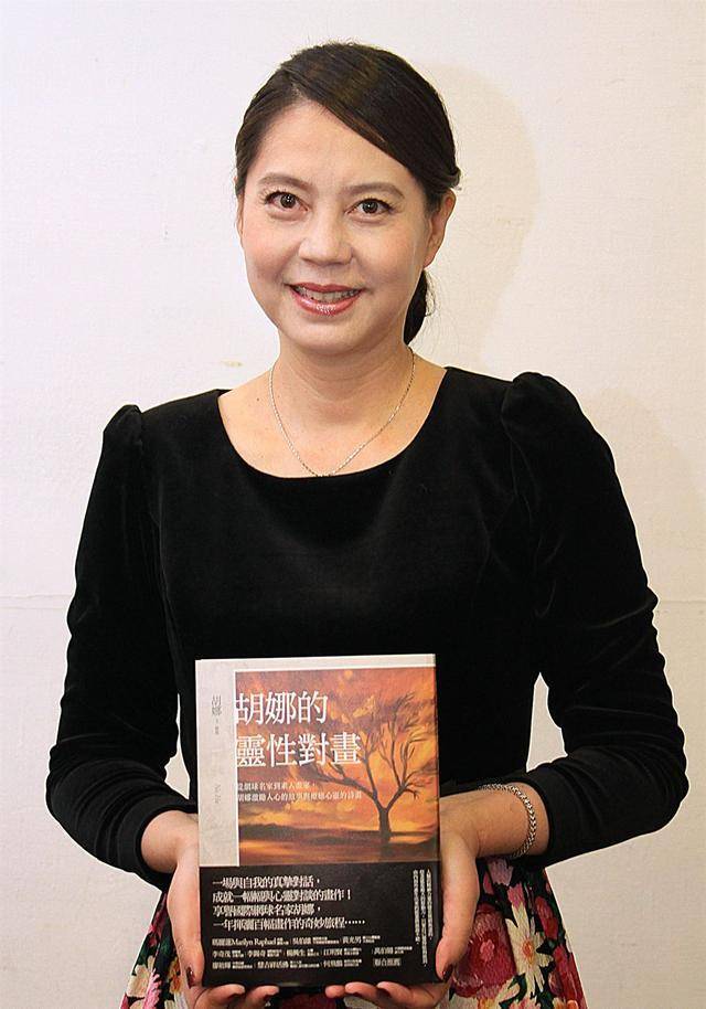 中国体坛第一叛徒,赴美比赛后"消失",如今回国捞金惹争议_胡娜