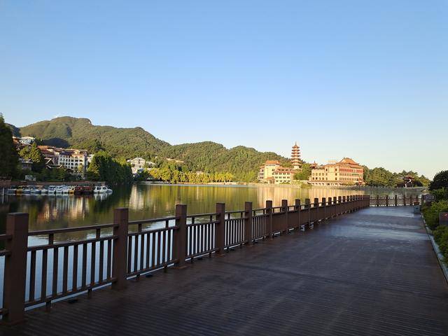 湖北咸宁通山九宫山,感受海拔1230米的云中湖,夜景更美
