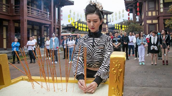 《替嫁奇缘》开机 新生代演员傅小爽新戏不断_手机搜狐网