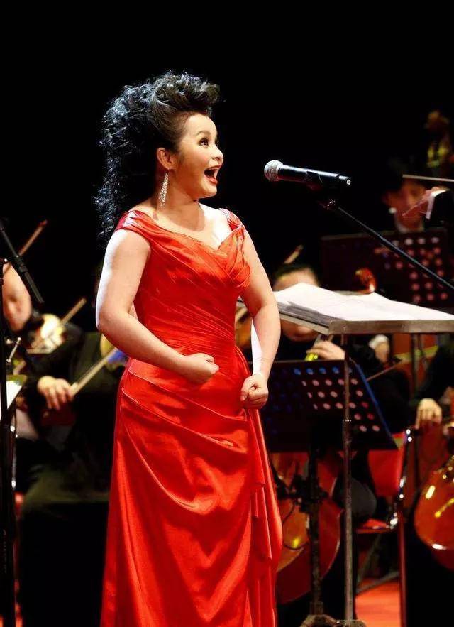 国家队下凡现场东方夜莺中秋献唱携女温馨演绎广寒宫