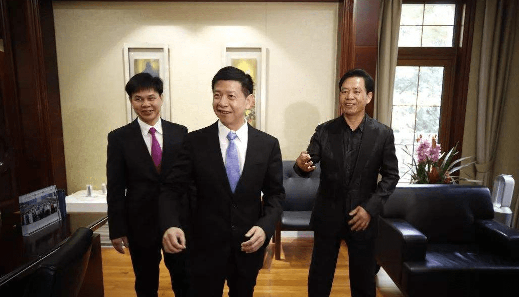 浔兴拉链的创始人施能坑就是这样一个人.他靠着敏锐的商业直