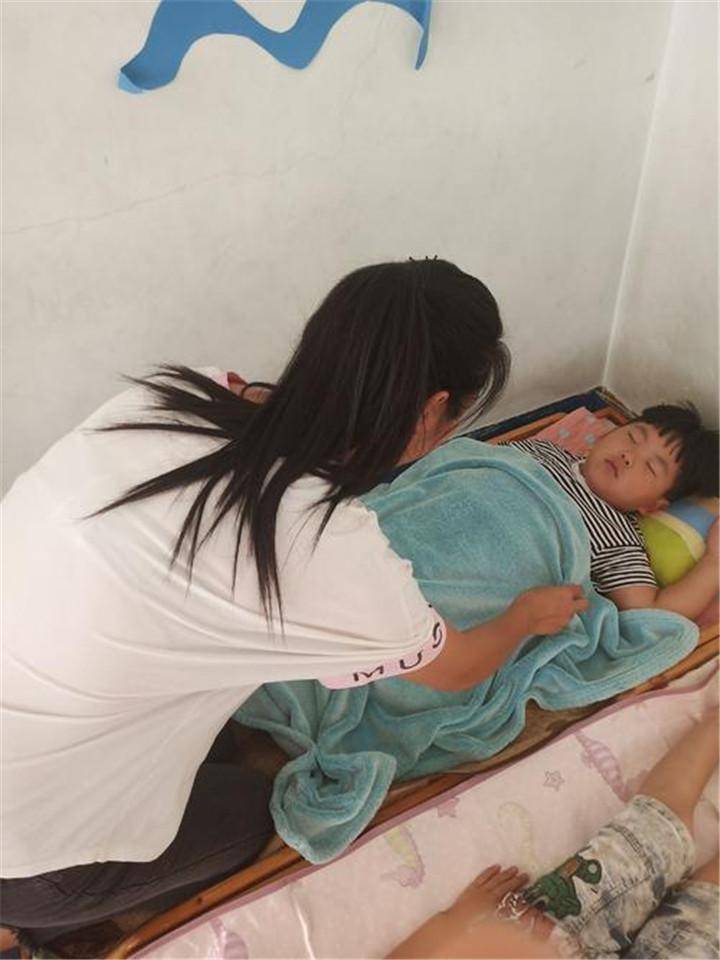 睡前仪式感的培养,能让孩子通过一系列的相关动作意识到自己该睡觉了