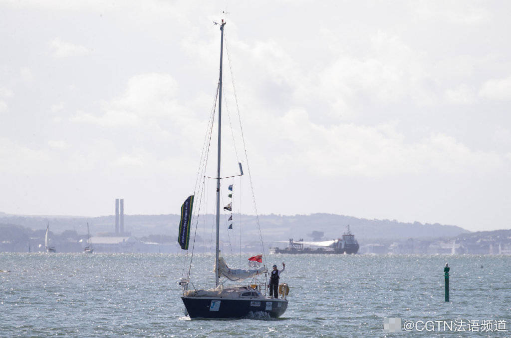 15岁男孩打破航海记录 成独自环游英国最年轻的人