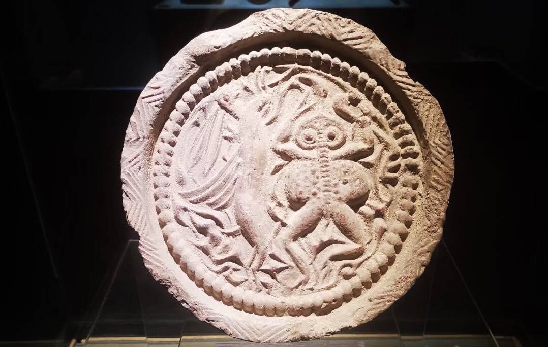 蟾蜍玉兔纹瓦当,西汉甘泉宫遗址出土