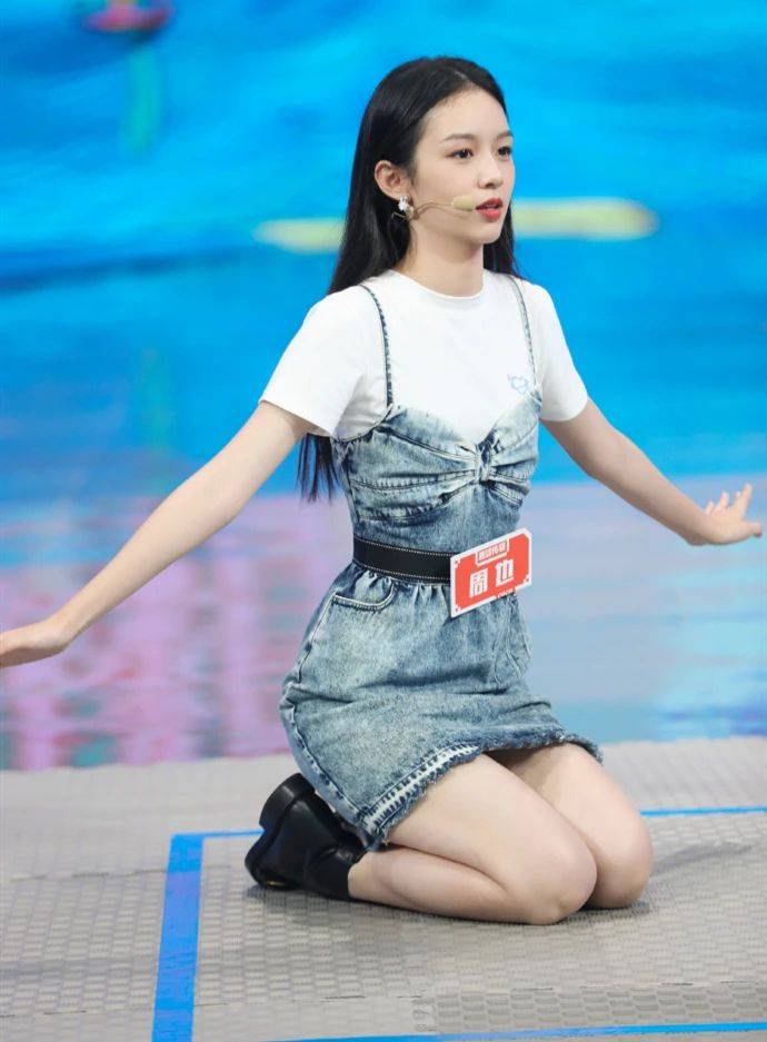 周也这张脸就是影后预备役吧?脱离《少年的你》,才发现她这么甜