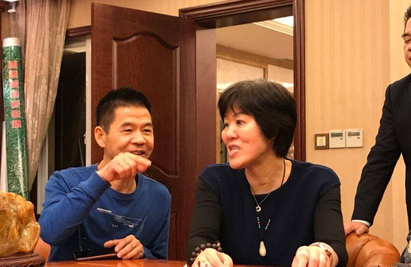 女排功勋主教练郎平近况:与教授丈夫恩爱,生活十分顺心!_手机搜狐网