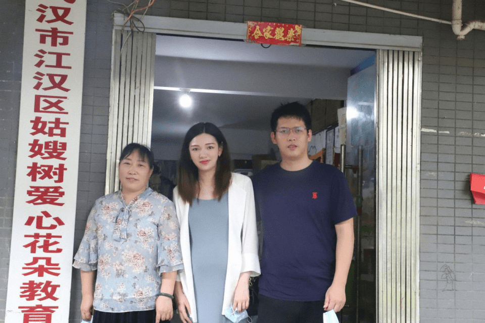 馨蓓安携手电视台,以爱心浇灌"花朵"_手机搜狐网
