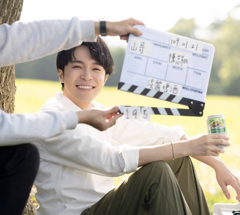 金曲歌王青峰6件事鱼丁糸团名由来青峰曾去幼幼台打工还被误认成瓜哥