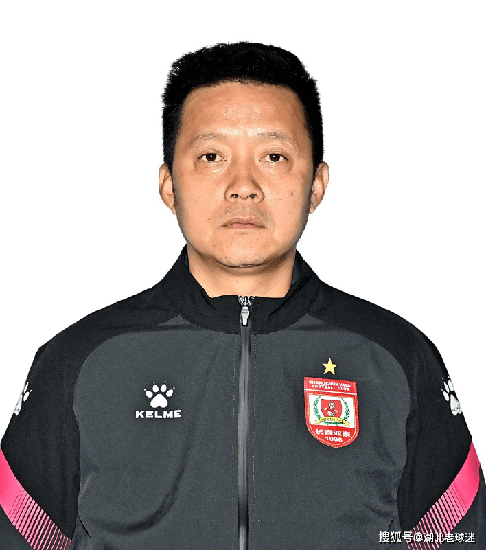 和马永康,郝伟不同,武汉籍教练员王文华执教经历不多,而他本人是最后