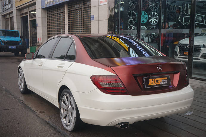 奔驰c改色电光赤焰红 双拼改色膜 白拼红 更有个性 长沙汽车改色