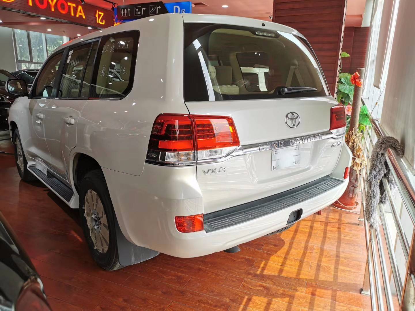 20款丰田酷路泽5700中东版现车 v8巡洋舰