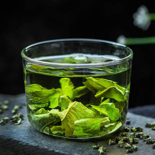 6,彭祖排酸痛风茶:这款茶含有杜仲皮,大黄,当归,茯苓等草本植物,清热