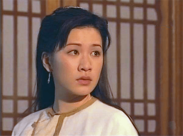 她是《雪山飞狐》中的苗若兰,下嫁房地产大亨,终得幸福