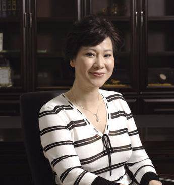 原创施之皓前妻曹燕华现状独自抚养儿子长大56岁丝毫没有老态