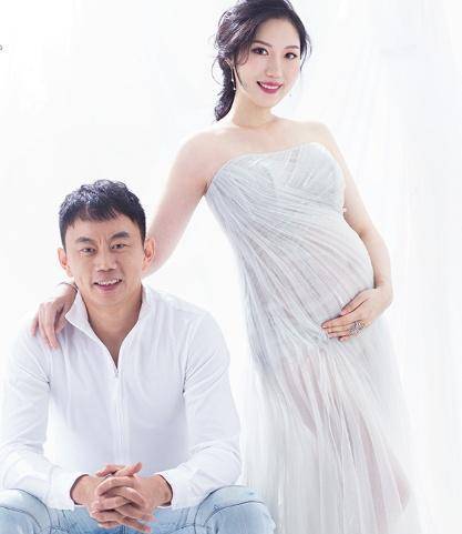 原创中超李帅现状曾获得两次亚冠冠军现妻子生娃后身材不变