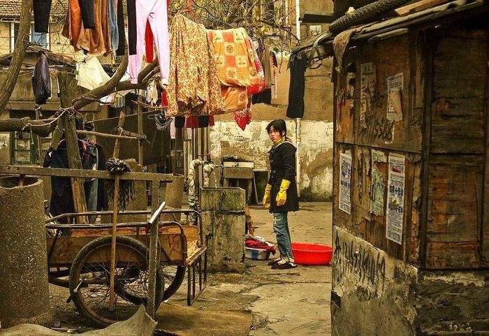 上海背后不为人知的另一面与摩登截然相反是典型的贫民窟