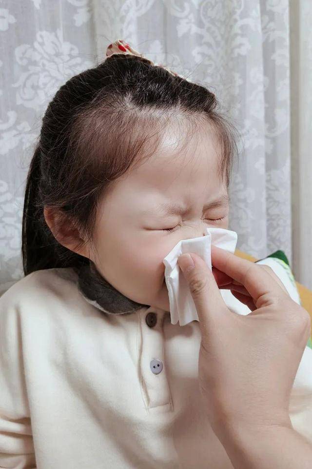 孩子鼻涕越擤越多?宝宝身上这4处部位,脏一些更健康