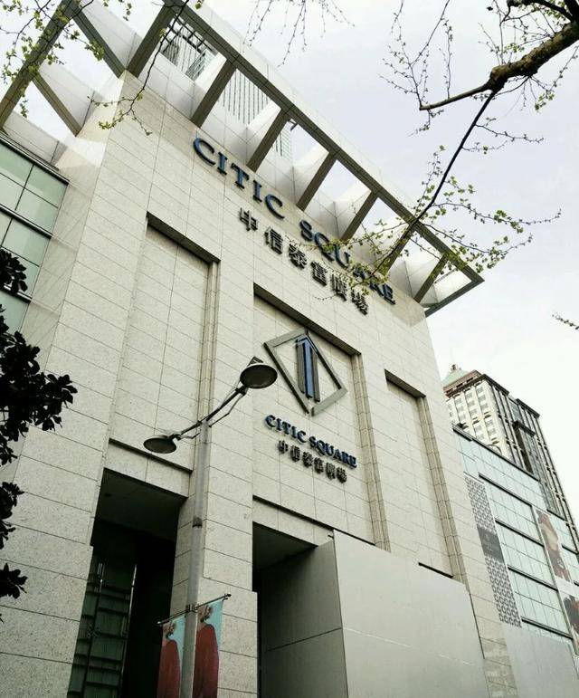 游上海⑥ | 乘上轨交2号线,可以"饱餐"6个区的美景和美食_国际中心