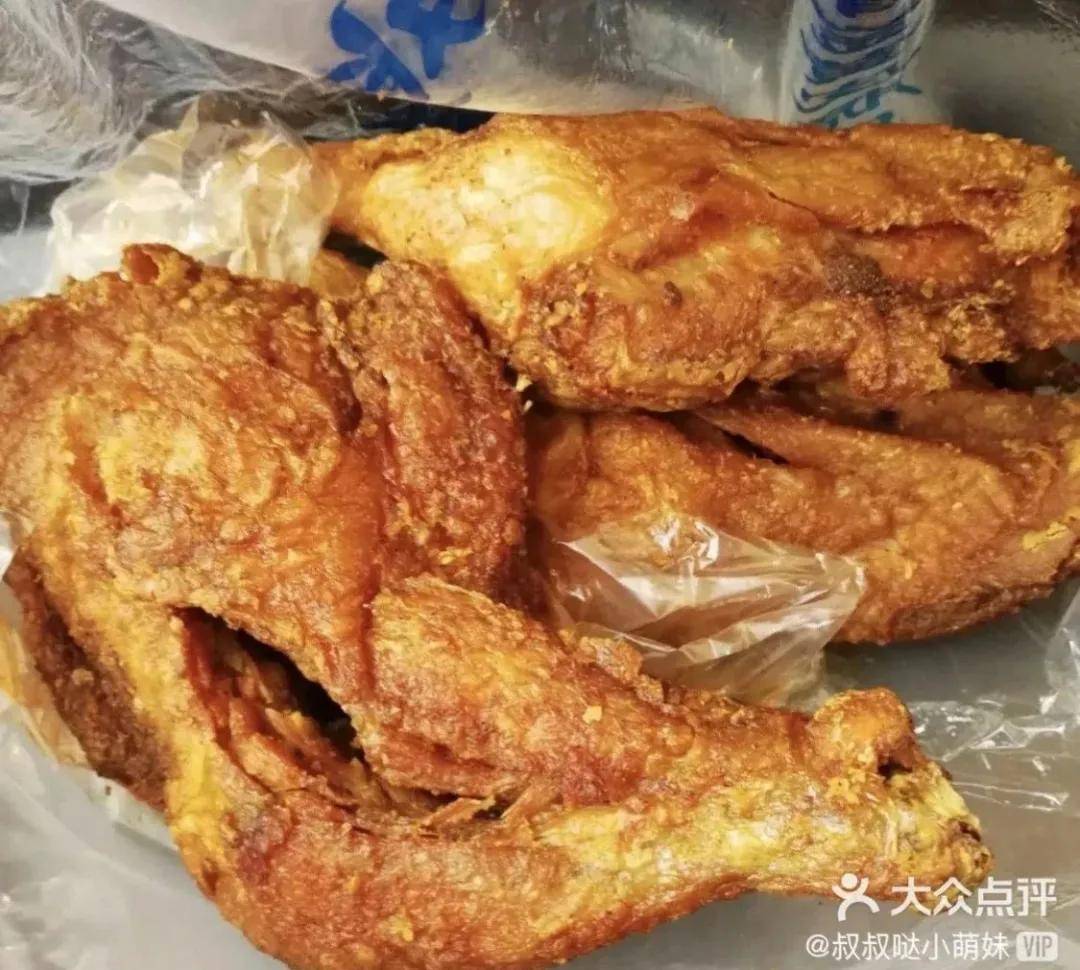 叔叔哒小萌妹谁也记不清环球炸鸡到底开了多少年,它就像是万千本溪人