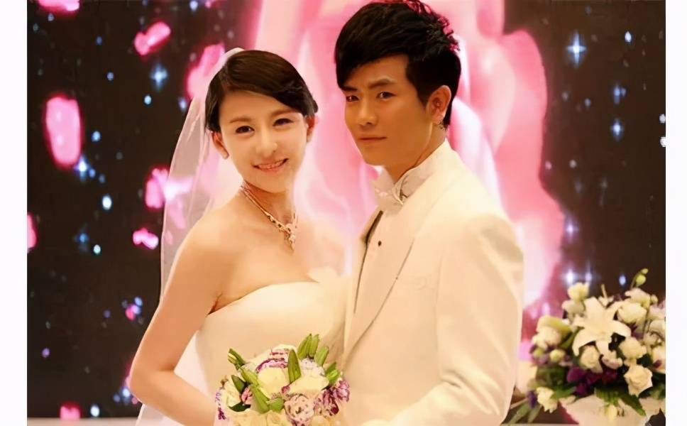 张晓龙老婆结婚照图片
