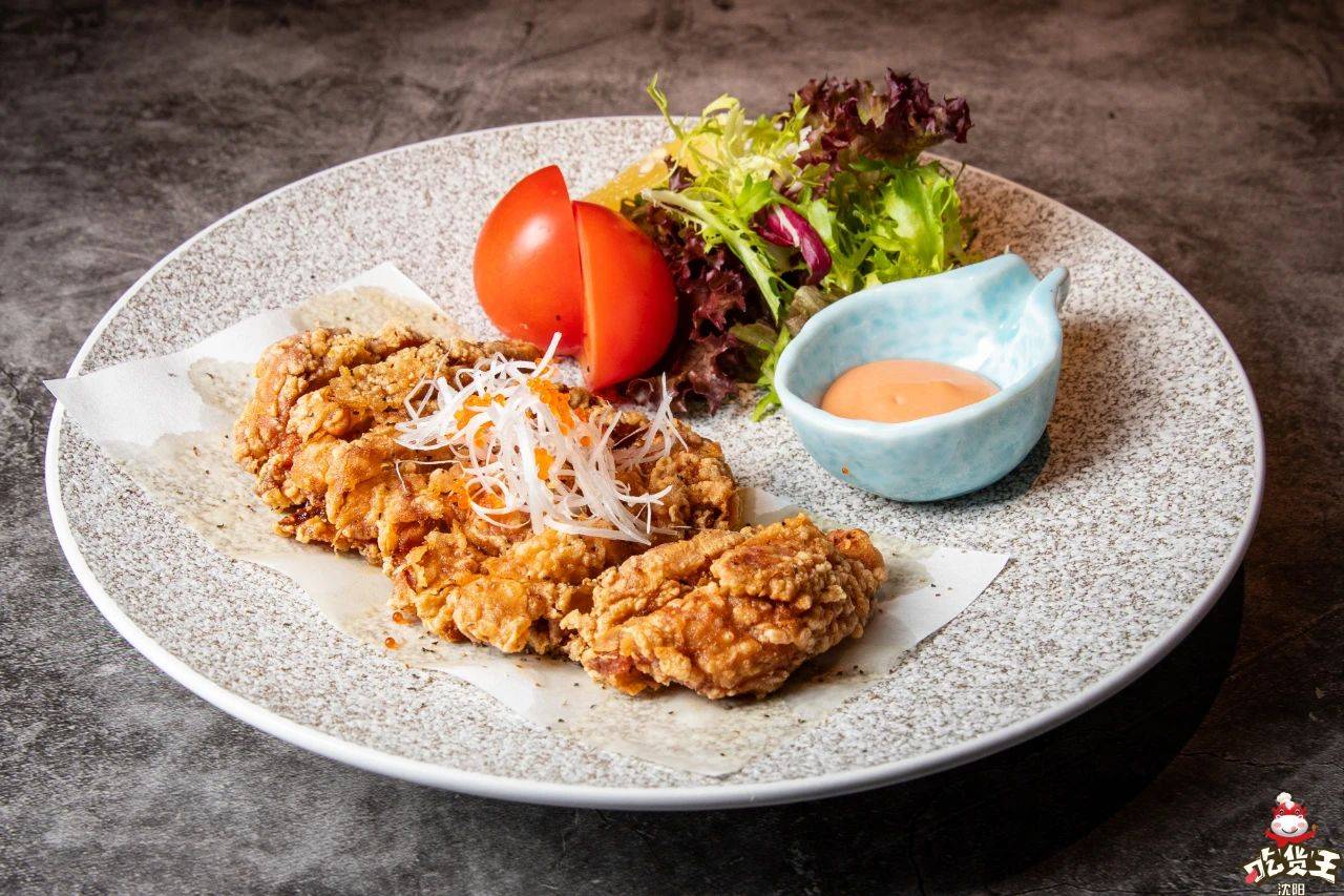 不一样日料中的炸物一直都是女孩子的心头好日式山炸鸡重点是好大一锅