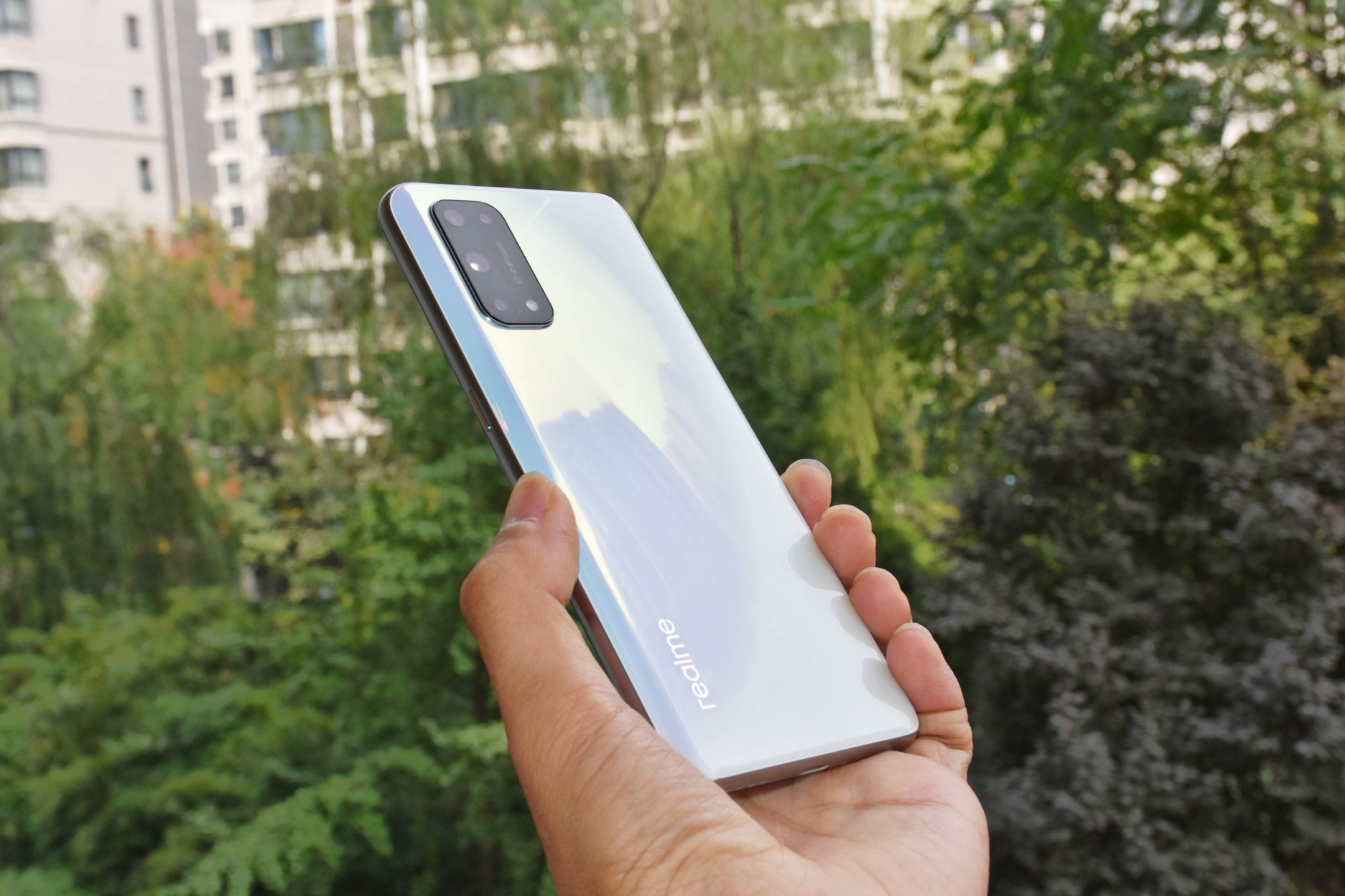 真我x7pro5g开箱幻梦白如玉在手轻薄高颜