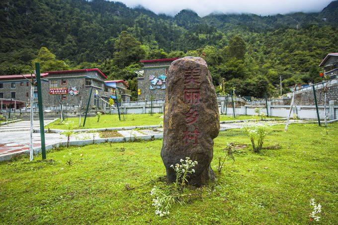 西藏错那县藏了一座美丽乡村,名字很萌,很多游客没来过