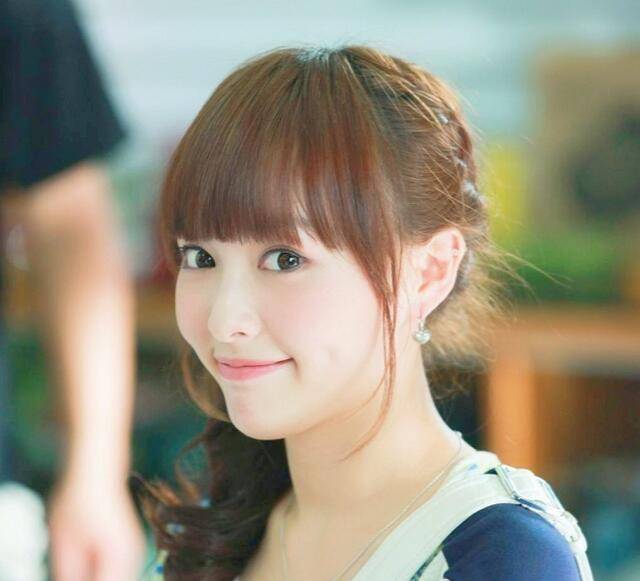 女明星的傻白甜角色,赵丽颖是薛杉杉,虞书欣是蔡敏敏,看到她:童年女神