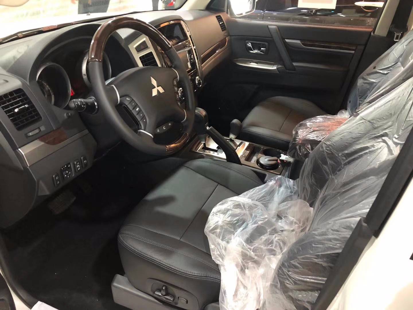 20款进口三菱帕杰罗v97顶级配置 售价实惠