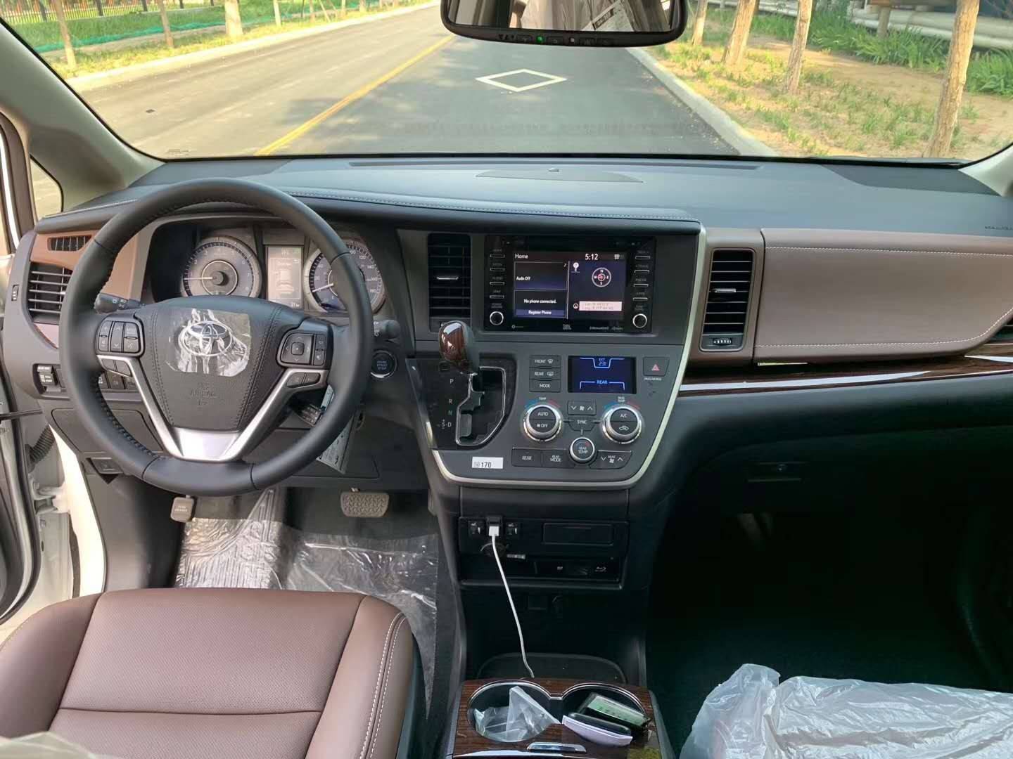 20款丰田塞纳商务车旗舰时尚元素配置解析