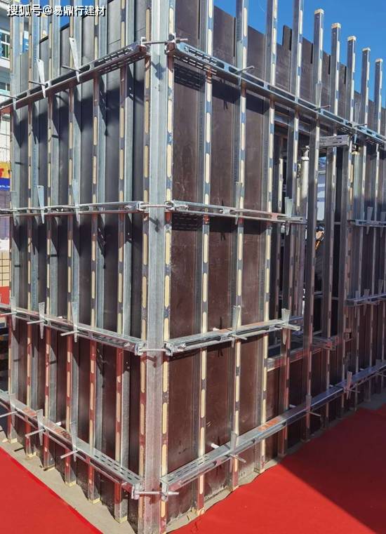 建筑施工模板加固如何安装?简直太方便!_龙骨
