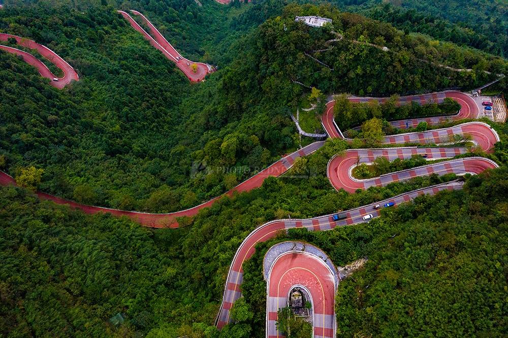 航拍彩色矮寨公路 公路中的颜值担当_奇观