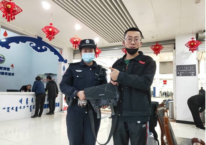 安保在岗 美丽绽放_张馥娉