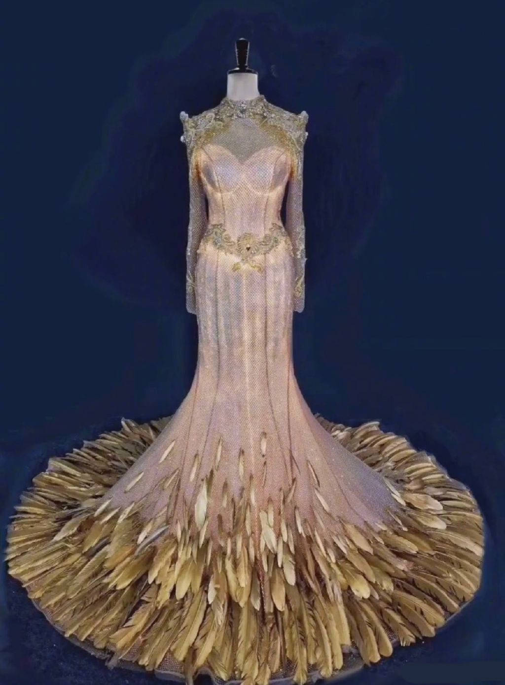 丑出新高度新金鹰女神战袍像一地鸡毛最美还是热巴赵丽颖