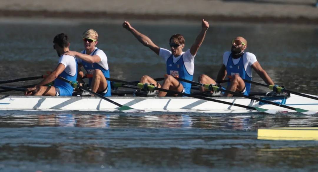 他们在pr3级混合四人单桨有舵手,女子轻量级四人双桨,男子轻量级四人