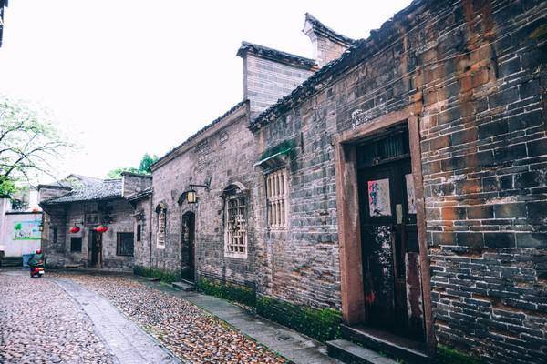 赣州这个仅百米长的街道，有这么多古朴的建筑，真是少见！